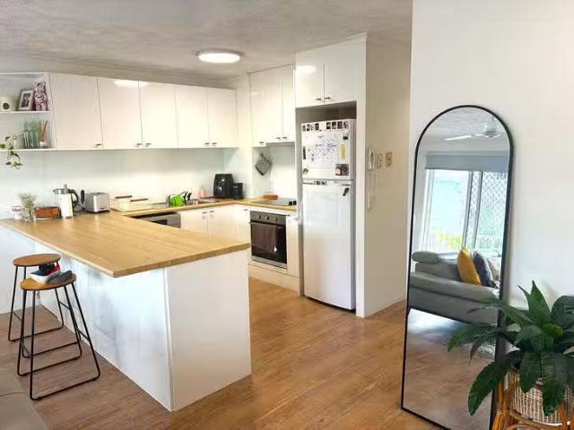 New 10/12 Whiting Street, Labrador, QLD 4215