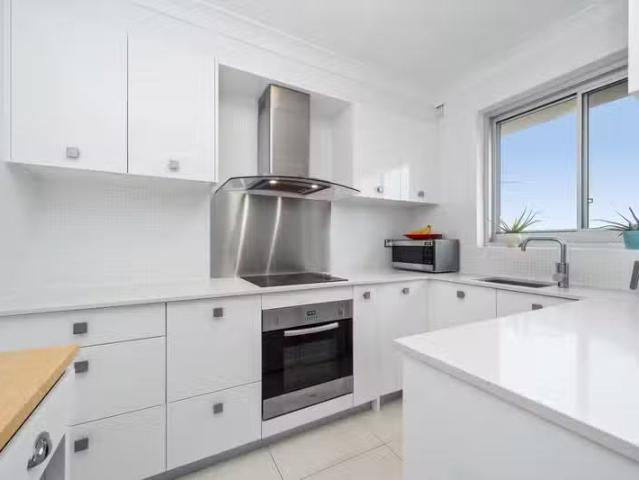 Nice 10/1 3 Waltham Street, COOGEE, NSW 2034 Apartment for R.
