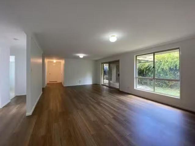 Charming 102 Greenwood Street, Wishart, QLD 4122