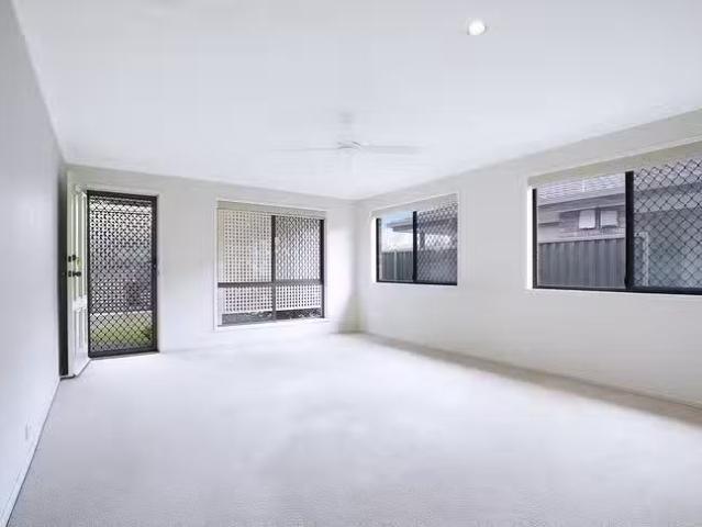 Unique 102 Lutzow Street, Tarragindi, QLD 4121