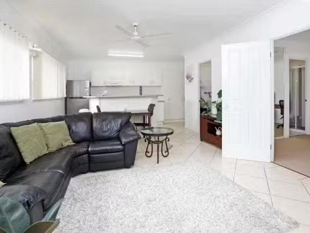Charming 10/32 Little Street, Manunda Apartment for rent List.