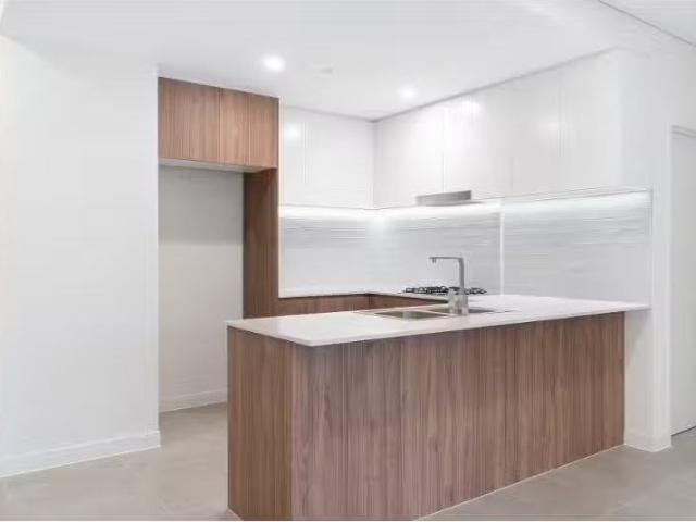 Just in! 104/1 Markham Avenue, Penrith Apartment for rent Lis.