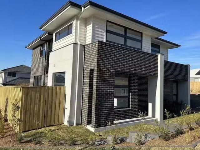 Cozy 104 Arkley Avenue, Claymore, NSW 2559