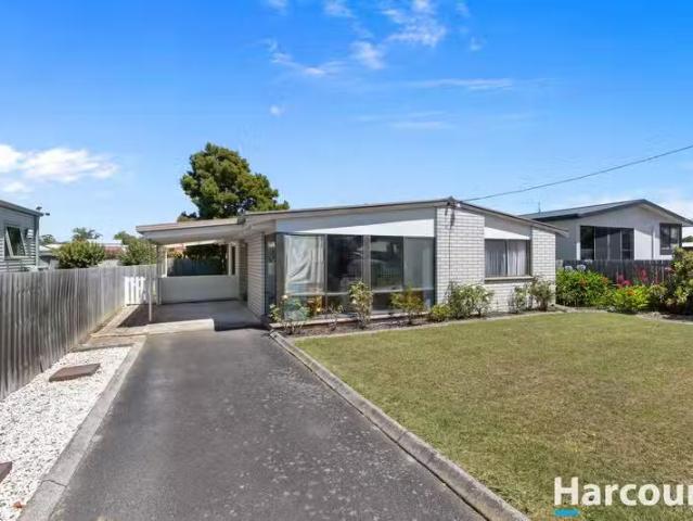 Cozy 105 Wilmot Street, PORT SORELL, TAS 7307 House for Rent