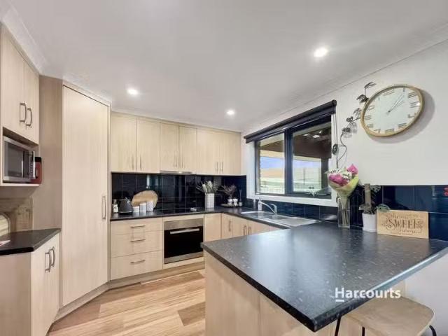 Deal! 106 Pine Road, PENGUIN, TAS 7316 House for Rent