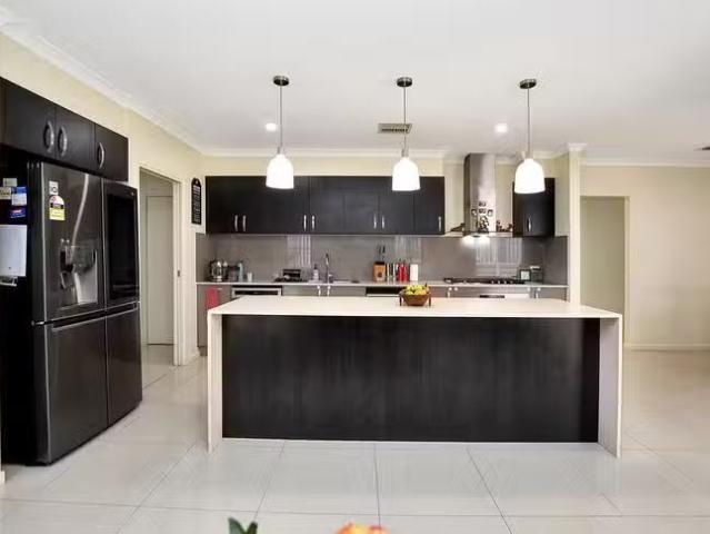 Rental! 108 Meadows Circuit, Bellbird Park, QLD 4300