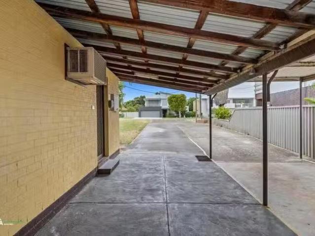 Charming 10 Tallas Road, Silver Sands, WA 6210