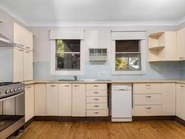 Deal! 10 Valder Avenue, Hobartville, NSW 2753