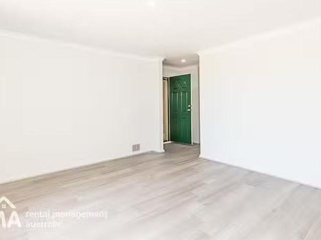Nice 10 Wirrah Way, Warnbro, WA 6169