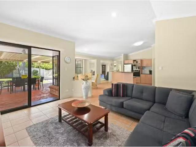 For Rent! 10 Brindabella Way, Port Macquarie House for rent L.