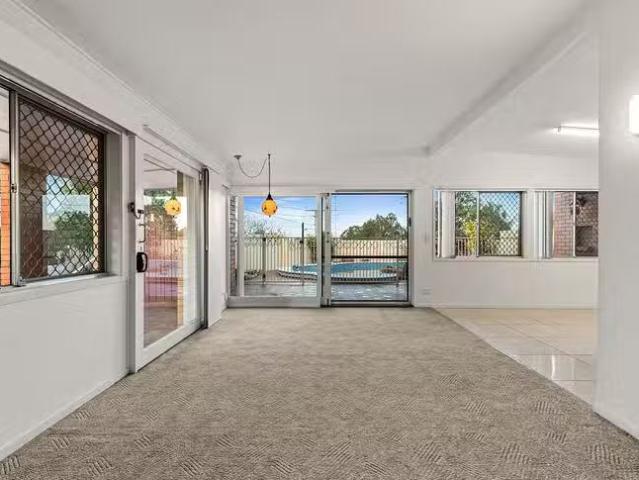 Rental! 10 Coombell Street, Jindalee, QLD 4074