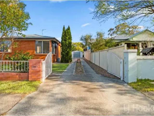 Rental! 10 Early Street, Queanbeyan House for rent Listed by.