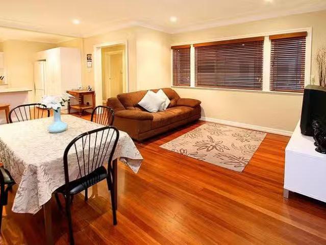 Rental! 10 Embie Street, Holland Park West, QLD 4121