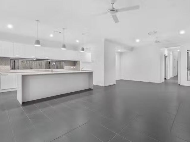 For Rent! 10 Fimbriata Close, Chapel Hill, QLD 4069