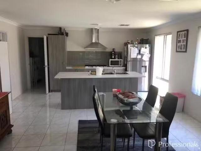 For Rent! 10 Firebrand Grove, Baldivis, WA 6171