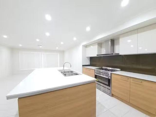 For Rent! 10 Greenhood Crescent, Denham Court, NSW 2565