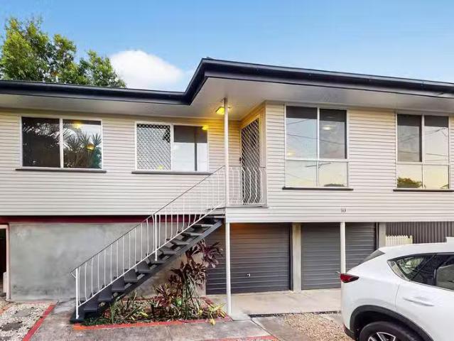 Unique 10 Hakea Street, EVERTON HILLS, QLD 4053 House for Rent