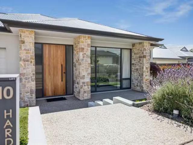 Just in! 10 Hardy Avenue, MOUNT BARKER, SA 5251 House for Rent