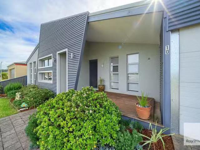 Charming 10 Hogarth Road, Mckail, WA 6330