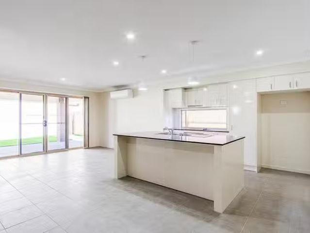 For Rent! 10 Innsbruck Way, Bahrs Scrub, QLD 4207