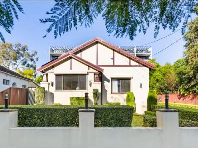 Cozy 10 Kanoona Avenue, Homebush House for rent Listed by Bri.