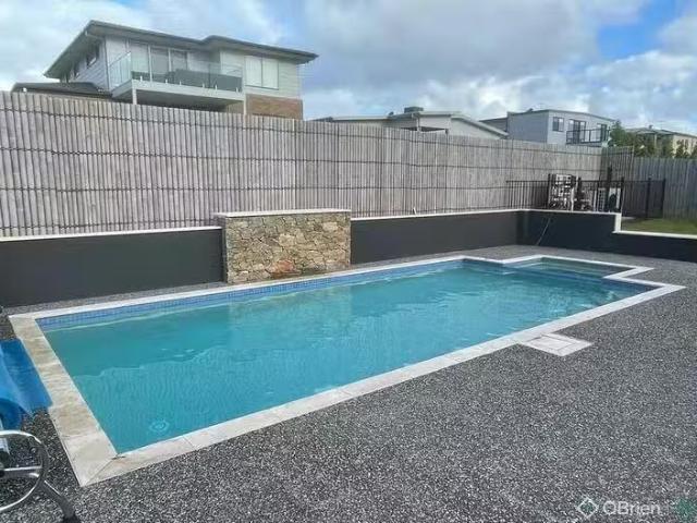 Just in! 10 Norfolk Rise, San Remo, VIC 3925
