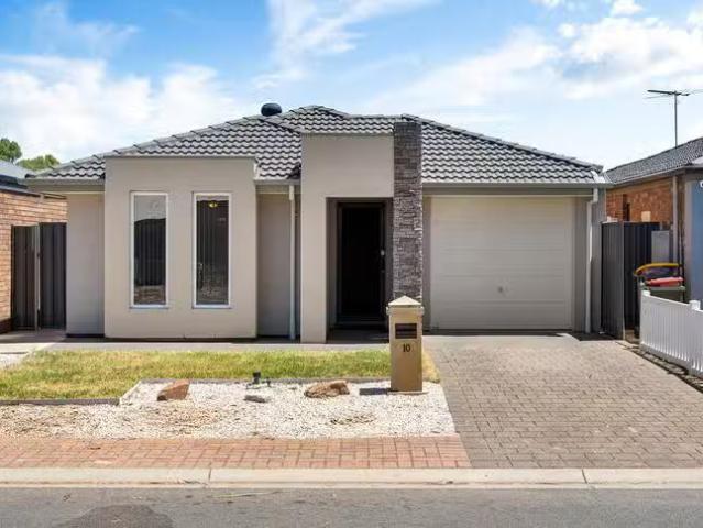 Unique 10 Oakwood Circuit, Munno Para West, SA 5115