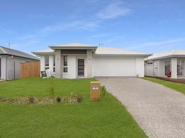 Unique 10 Pennant Drive, Point Vernon, QLD 4655