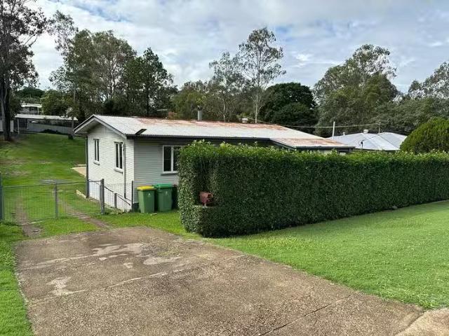 Rental! 10 Roberts Street, North Ipswich, QLD 4305