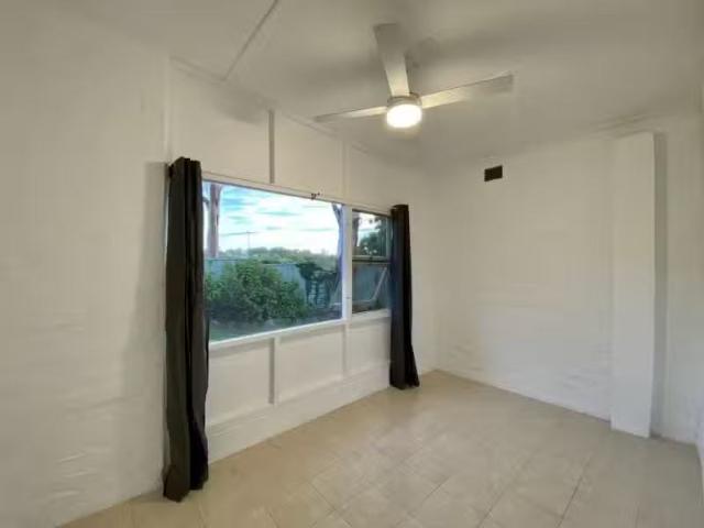 For Rent! 1106a Forest Road, Lugarno House for rent Listed by.