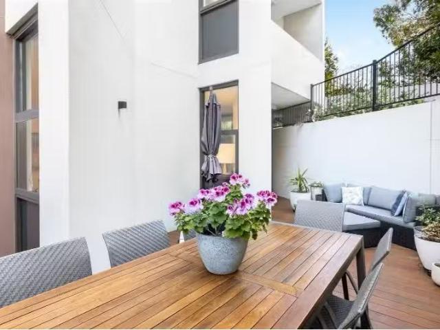 Just in! 110/34 Railway Crescent, JANNALI Apartment for rent.