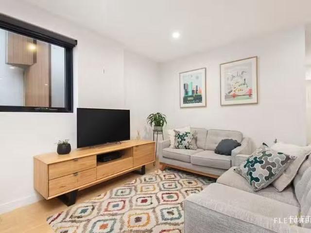 Cozy 11/176 178 Union Road, Surrey Hills VIC 3127 Apartment.