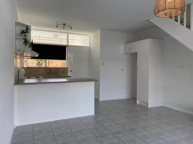 Cozy 11/10 Havana Key, Broadbeach Waters, QLD 4218