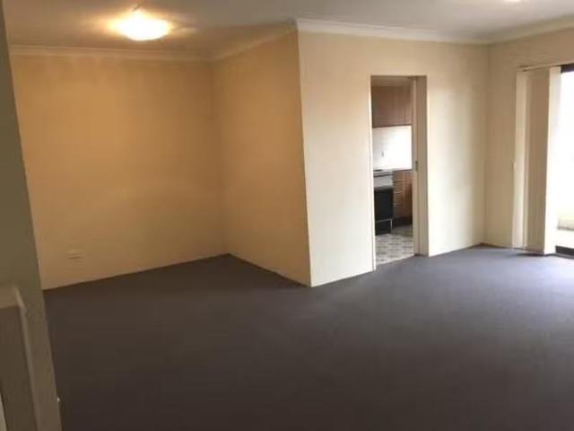 Unique 11/11/214 Keppel Street, Bathurst Apartment for rent L.