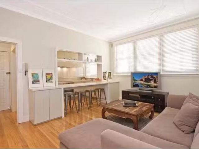 Just in! 1/129 Hastings Parade, North Bondi Apartment for rent.