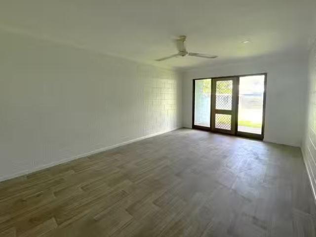 Nice 1/122 Wistaria Street, Holloways Beach, QLD 4878