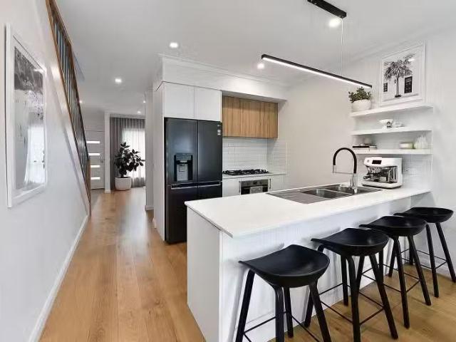 Just in! 11/2 Milleara Rd, Keilor East VIC 3033