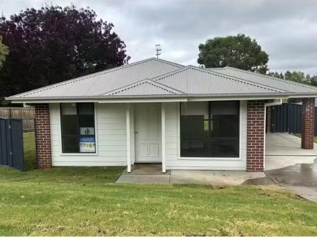 Charming 1/12 Niagara Street, Armidale Apartment for rent Lis.