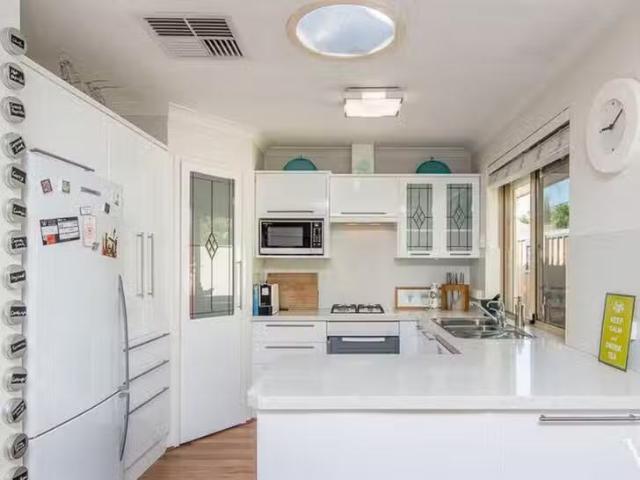 Cozy 11/2 Palmerston Street, St James, WA 6102