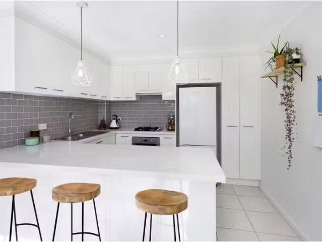 Cozy 1/138 Pur Pur Avenue, Lake Illawarra Townhouse for rent.