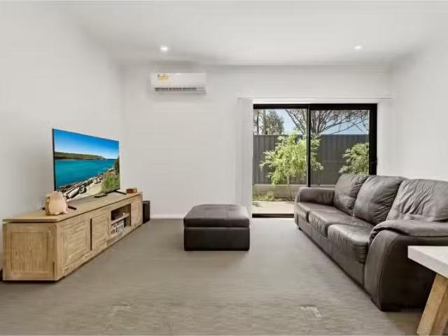 Nice 11/46 Mawson Street, Shortland Townhouse for rent Listed.