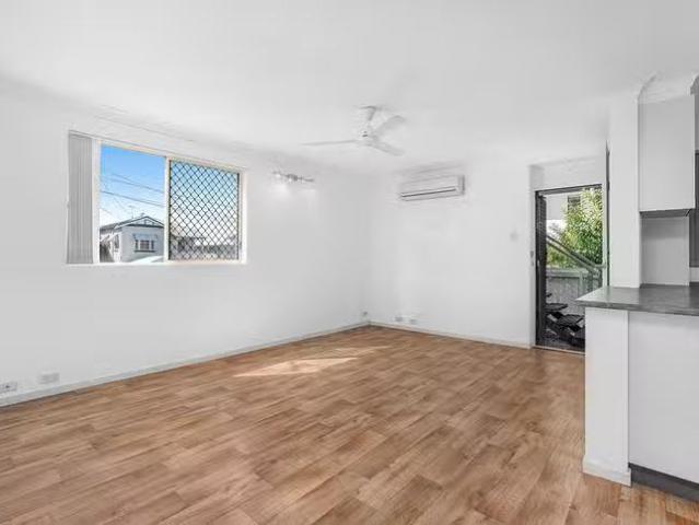 Charming 1/143 Melville Terrace, Manly, QLD 4179