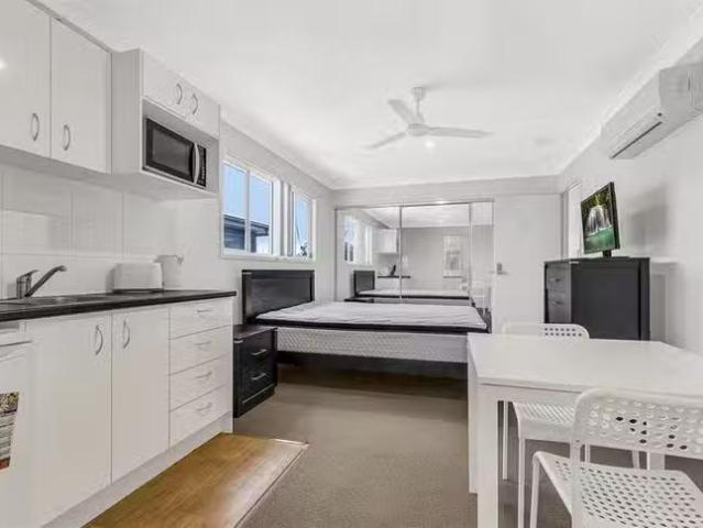 Cozy 1/14 Darnley Street, Rocklea, QLD 4106