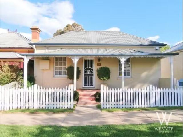 Just in! 114 Peel Street, Bathurst House for rent Listed by L.
