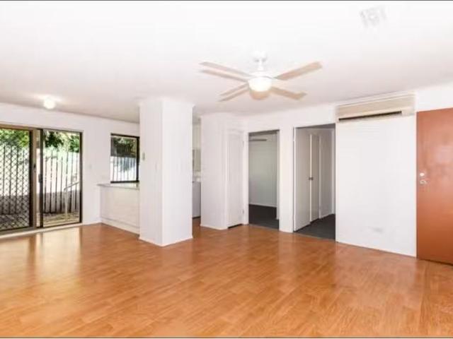 Cheap 1/159 Watson Street, CAMP HILL Townhouse for rent Liste.