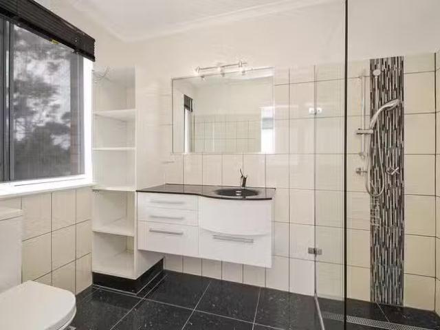 Cozy 1/16 Beach Parade, Canton Beach, NSW 2263