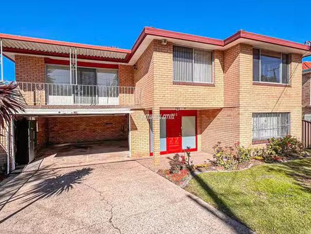 For Rent! 116 Denman Road, Georges Hall, NSW 2198