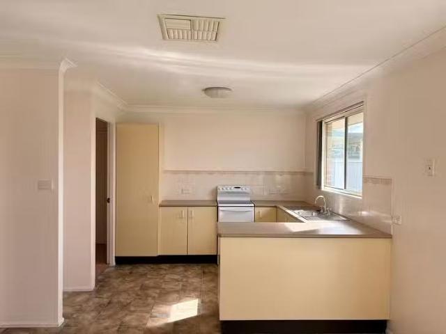 Deal! 116 Flinders Street, Westdale, NSW 2340