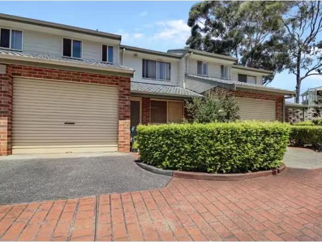 Rental! 11/6A Milne Crescent, Coniston Townhouse for rent Lis.