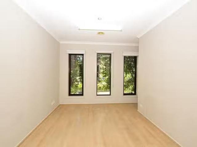 Cozy 117 Majestic Boulevard, Cranbourne, VIC 3977